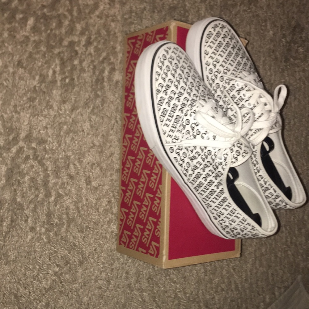 White Vans with “off the wall” print sz 11